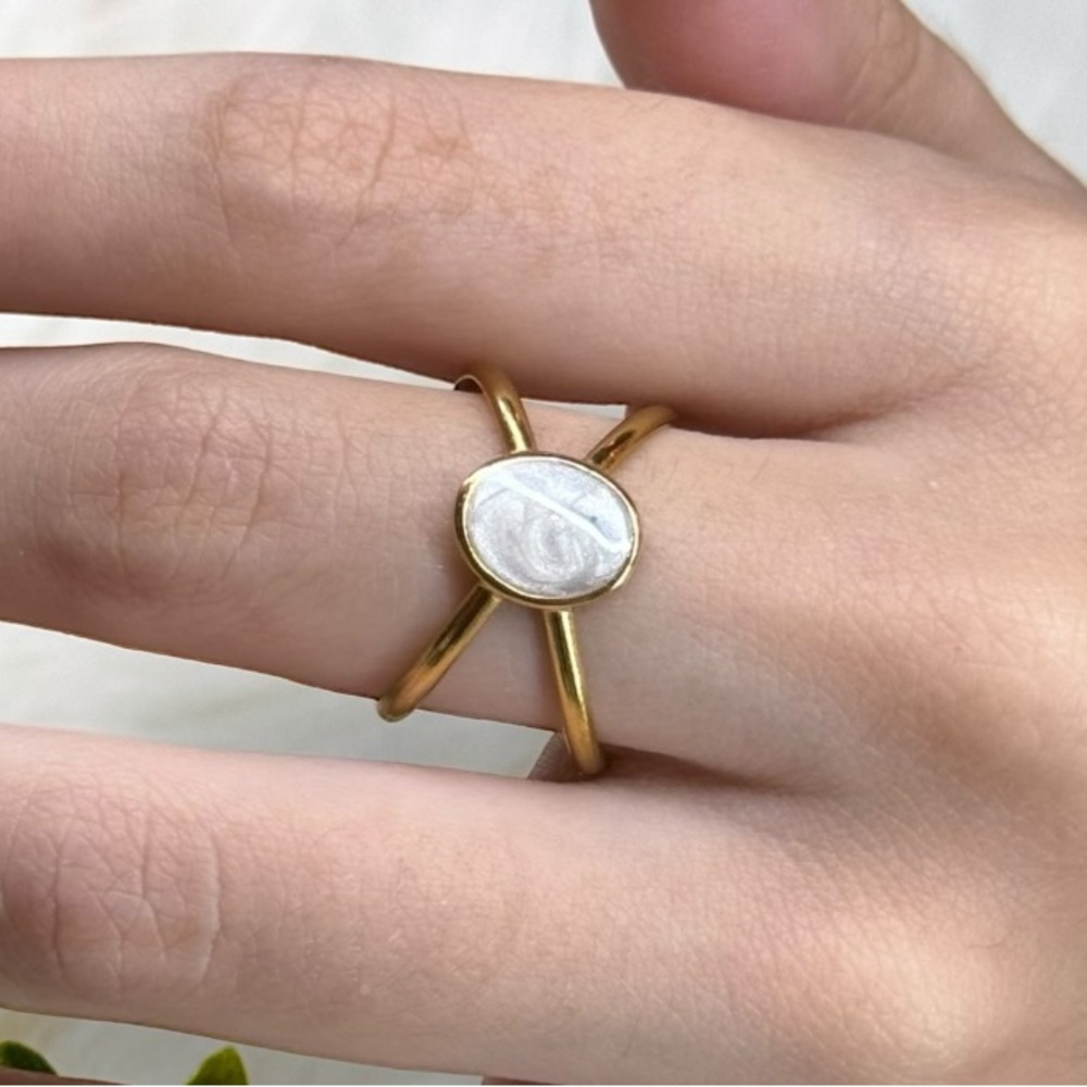 Adjustable Stainless Steel Gold Toned Minimalist Oval Enamel Cross Ring (R32)